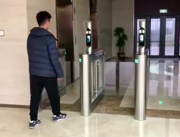 深圳開門紅科技人臉識(shí)別通道閘視頻展示